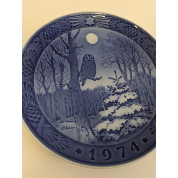 Vintage 1974 Royal Copenhagen 'Winter Twilight' 'Vinterskumring' Plate - Picture 3 of 4